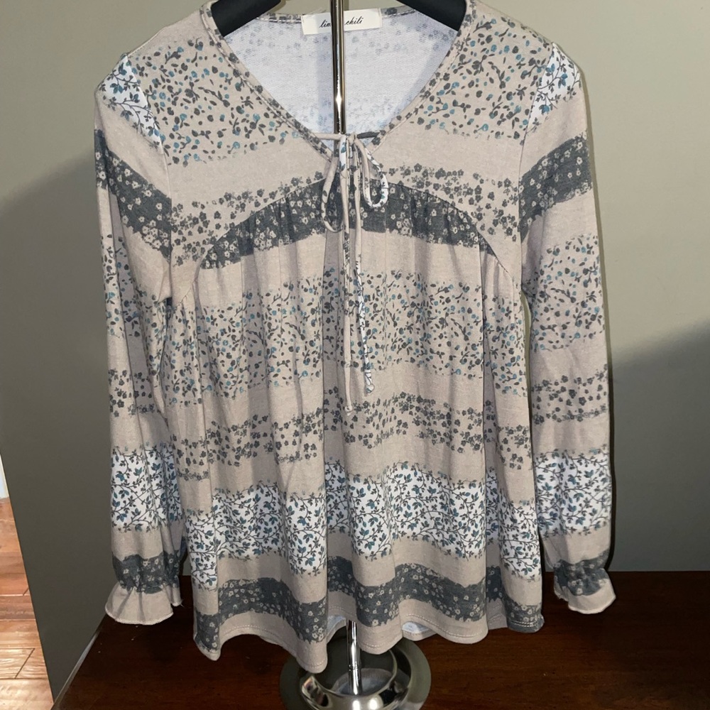 Lime & Chili Taupe Flower Top with Front Tie. Size Small. Worn Once.